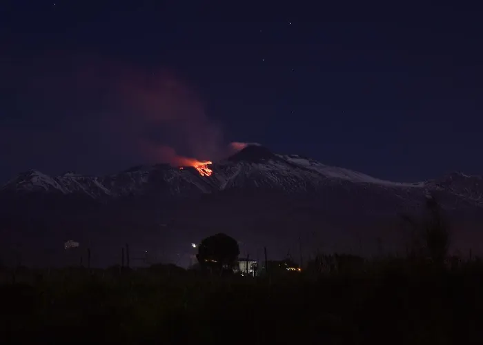 Etna Tra Le Querce بيت للعطل سانتا فينيرينا