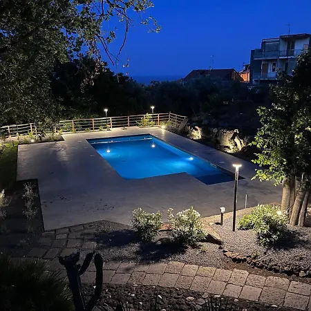 Etna Tra Le Querce Santa Venerina